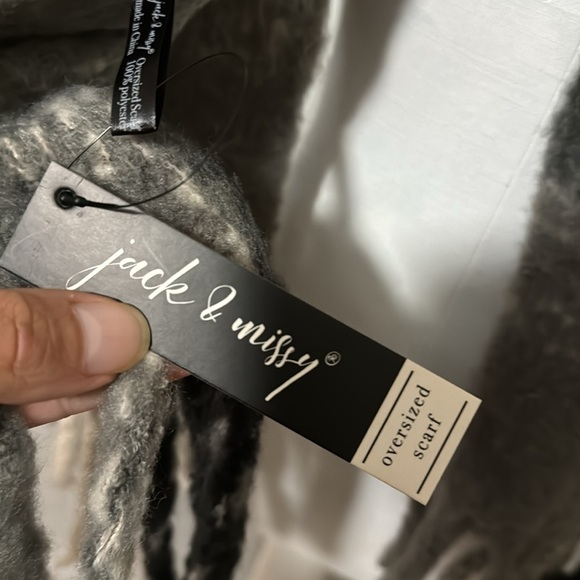 NWT jack & missy Oversized Scarf/Wrap-Plaid in Gray/Black-Twisted Fringe Detail - Picture 6 of 15